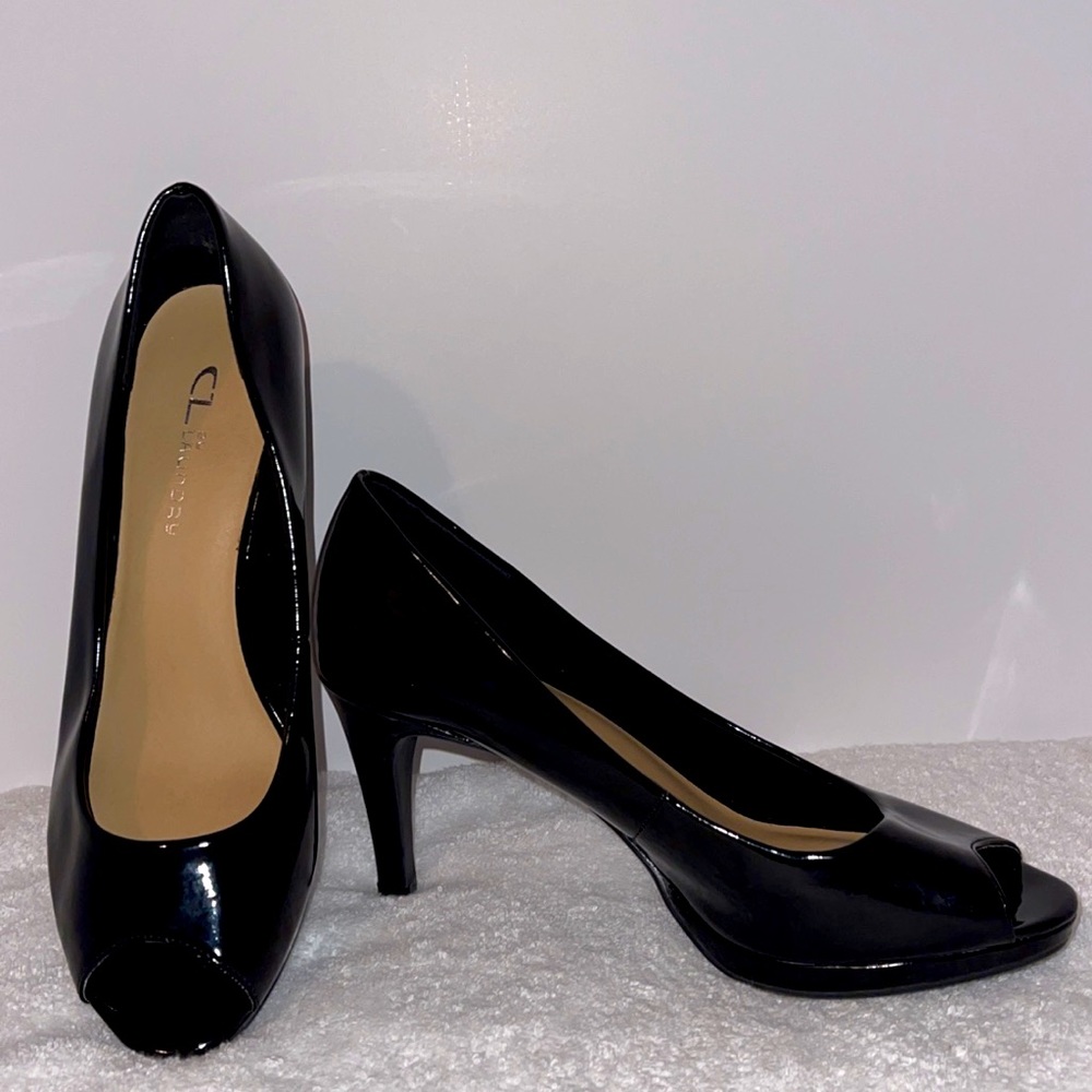 NWOT CL BY LAUNDRY PEEP TOE HEELS